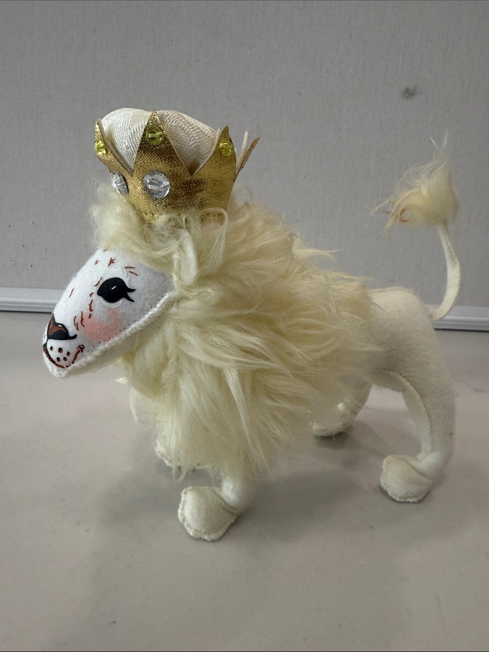 ANNALEE 2013 6” ELEGANT LION Metallic Gold Crown Creamy Body Lt Blonde Mane
